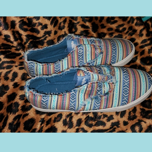 Aztec Tennis Shoes - Picture 2 of 2